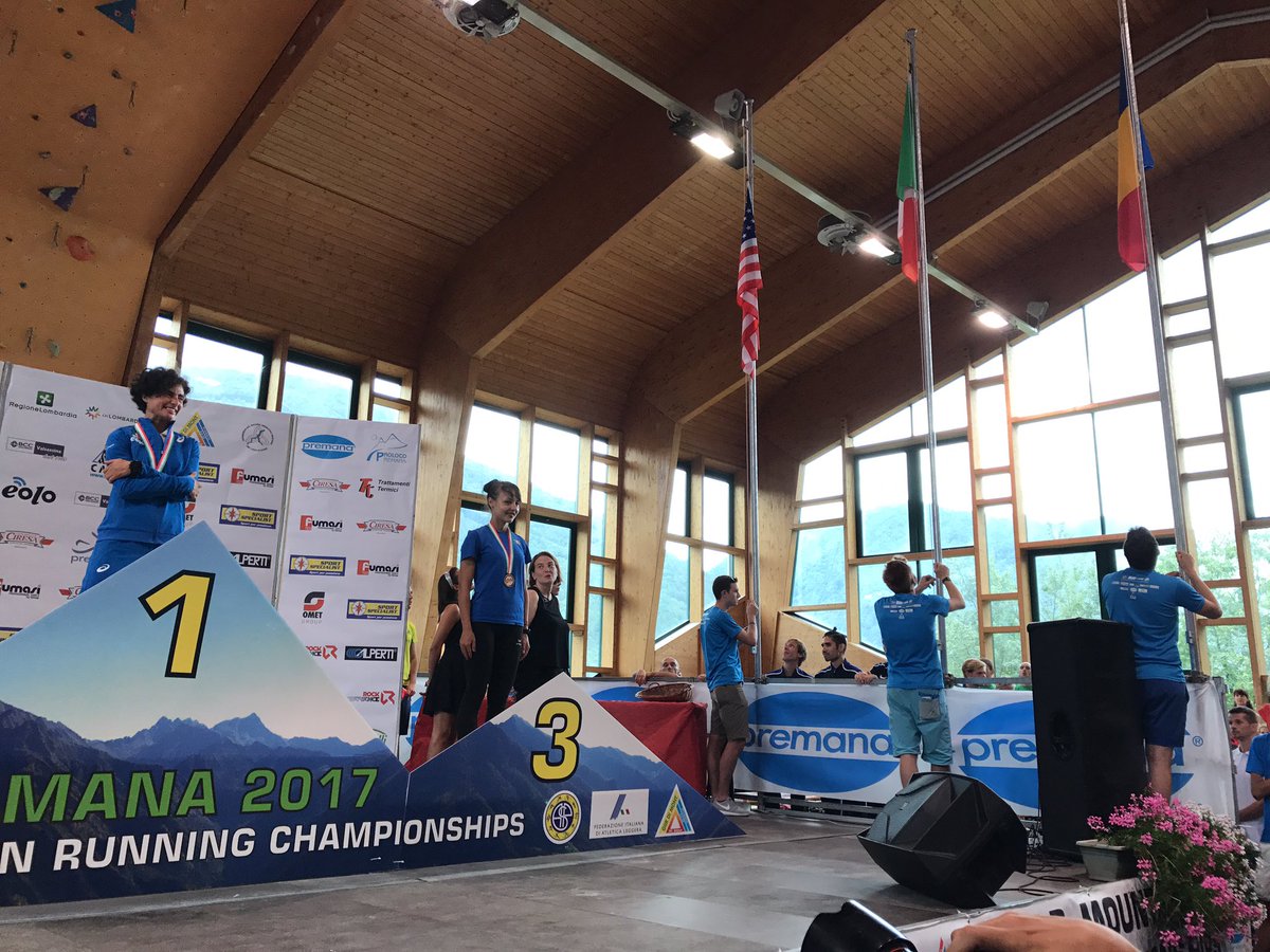 corsainmontagna's tweet photo. Le lacrime di Silvia Rampazzo sulle note dell'inno Italia che riempiono il palazzetto di Premana #premana2017 #giirdimont https://t.co/hkLuHsyJk7