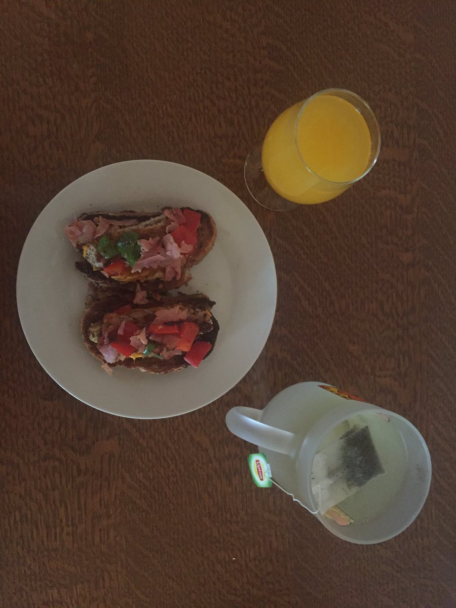 _Mhealthy's tweet image. 06/07 
(Oui je mange seulement à 16h 😂) 
- 2 tartines poivrons/jambons/oeuf/mimolette
- 1 thé sucré
- jus d'orange pressé maison