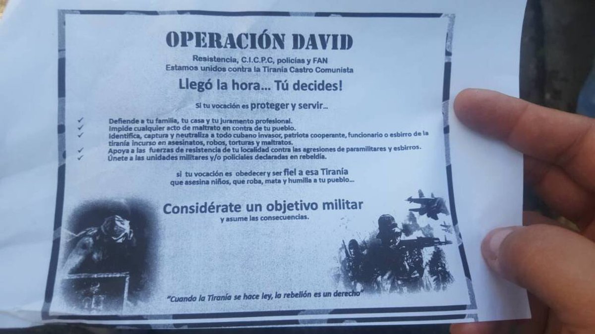 ElNacionalWeb's tweet photo. [FOTOS] Los volantes que esparcieron frente al Fuerte Paramacay https://t.co/hA7ZqJjKZ3 https://t.co/4QR1SwmuhL