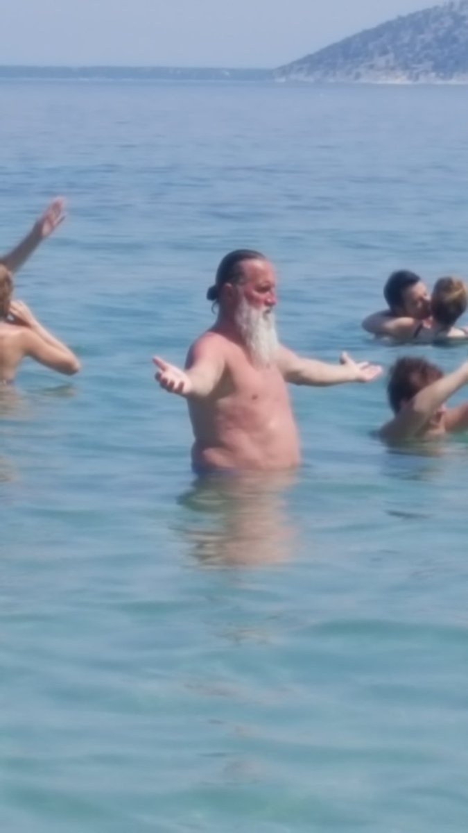 NaviRedStar1's tweet photo. Kad dozivam na letovanju Bogove Olimpa da posalju pojacanja u kkcz! 😀 #Saurun #Thasos #joganekanesto 🇬🇷 https://t.co/LoDCZ5O9Zp