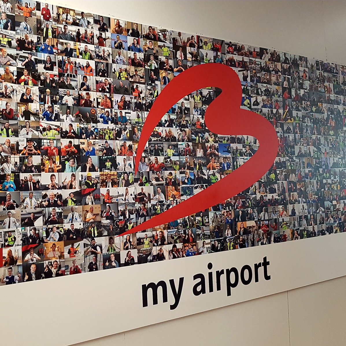 dewilde_it's tweet photo. And everytime I smell holiday atmosphere while tarrying in #brusselsairport I remember and feel that life changed there since 22 march 2016! https://t.co/19xe5RE7qM