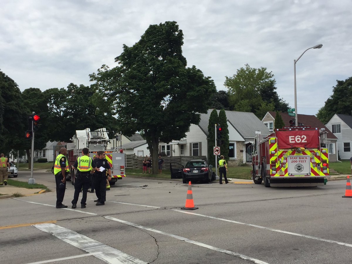 JacquelynAbadTV's tweet photo. A car drove into a home near 71st and Lincoln Ave in West Allis. Fire and police on scene. @CBS58 https://t.co/DorhcoqcjA