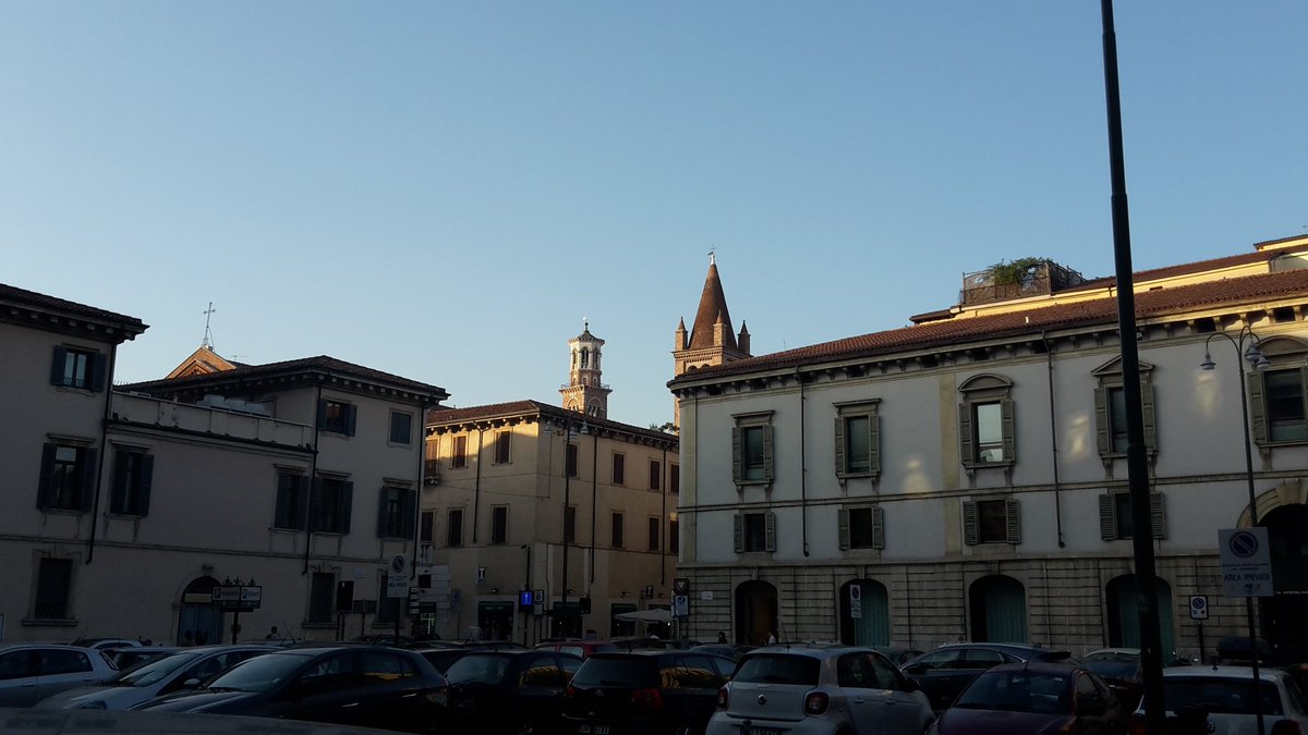 agobolly's tweet image. 