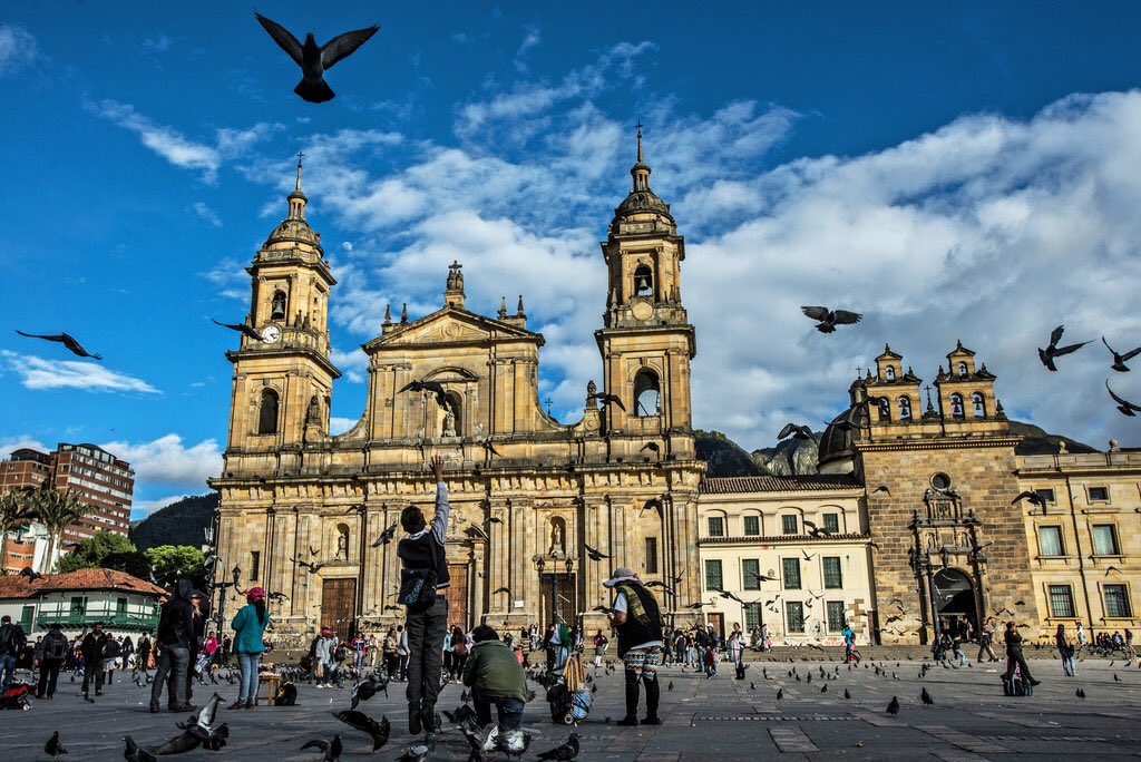 ricardolunari's tweet photo. Feliz cumple a una de las ciudades más lindas del mundo!!! Saludos para todos los rolos en su día!!! Bogotá, Bogotá, Bogotá!!!! https://t.co/Sxhab8MJ5C