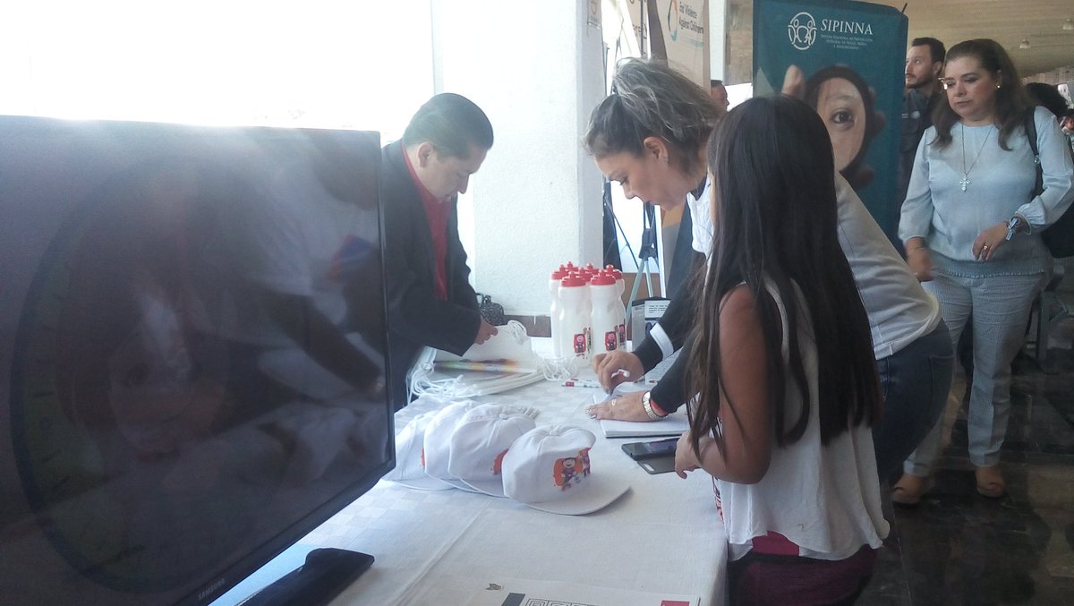 eistengg's tweet photo. #CCCEH INAMI_mx PGJE_Hidalgo ISSSTE_HGO mujerhidalgo CDHEHidalgo realizamos la 2da. Feria d la Prevención vs #http… https://t.co/IouXZyByF1 https://t.co/iqjjBBmyjd