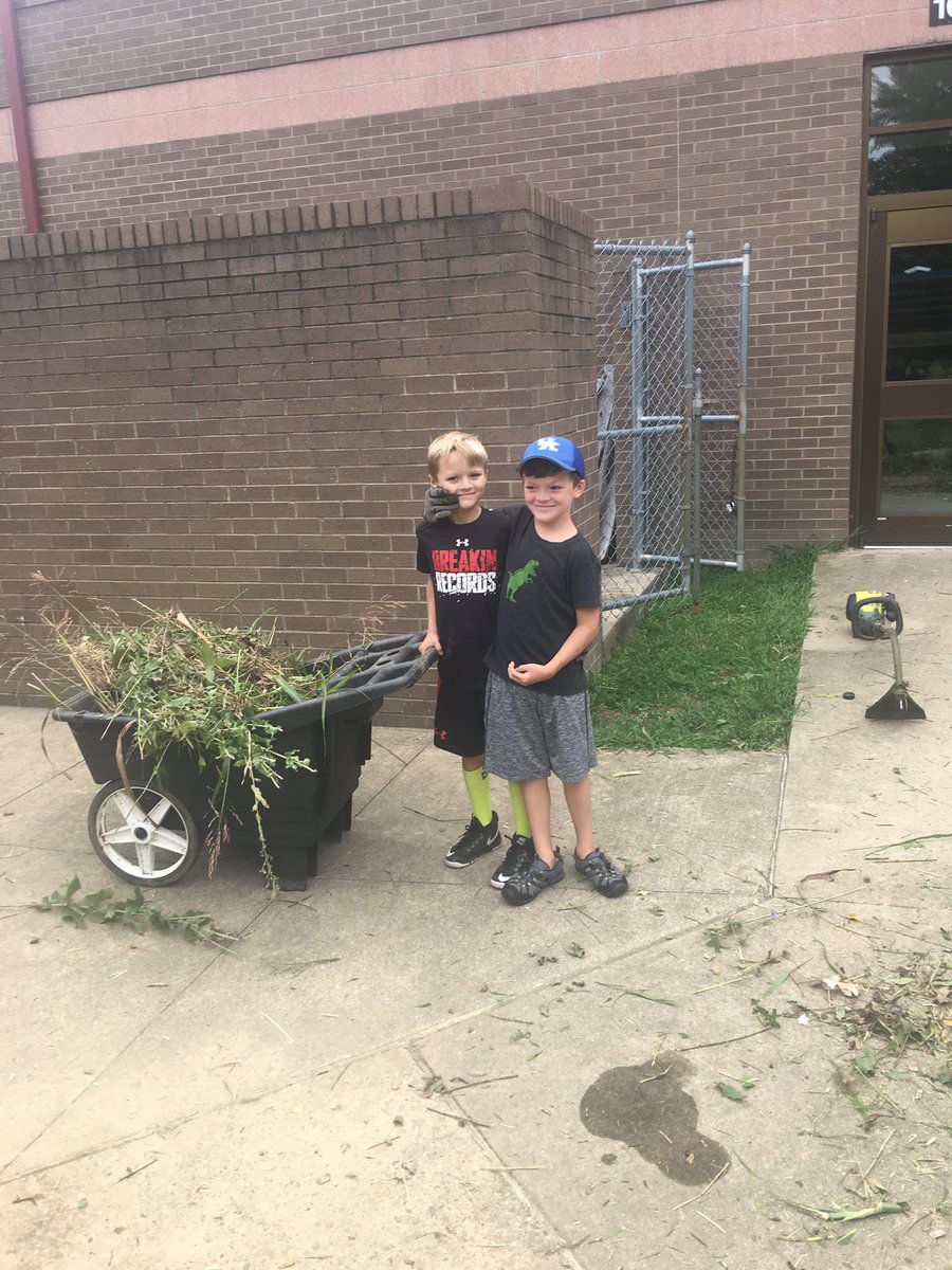 Principal061's tweet photo. So thankful to have NECC here making our grounds beautiful! It looks amazing! @AssistSupArea4 @jtownelementary @BradyJCPSBOE #lovetheville https://t.co/DFHPrdqkw2
