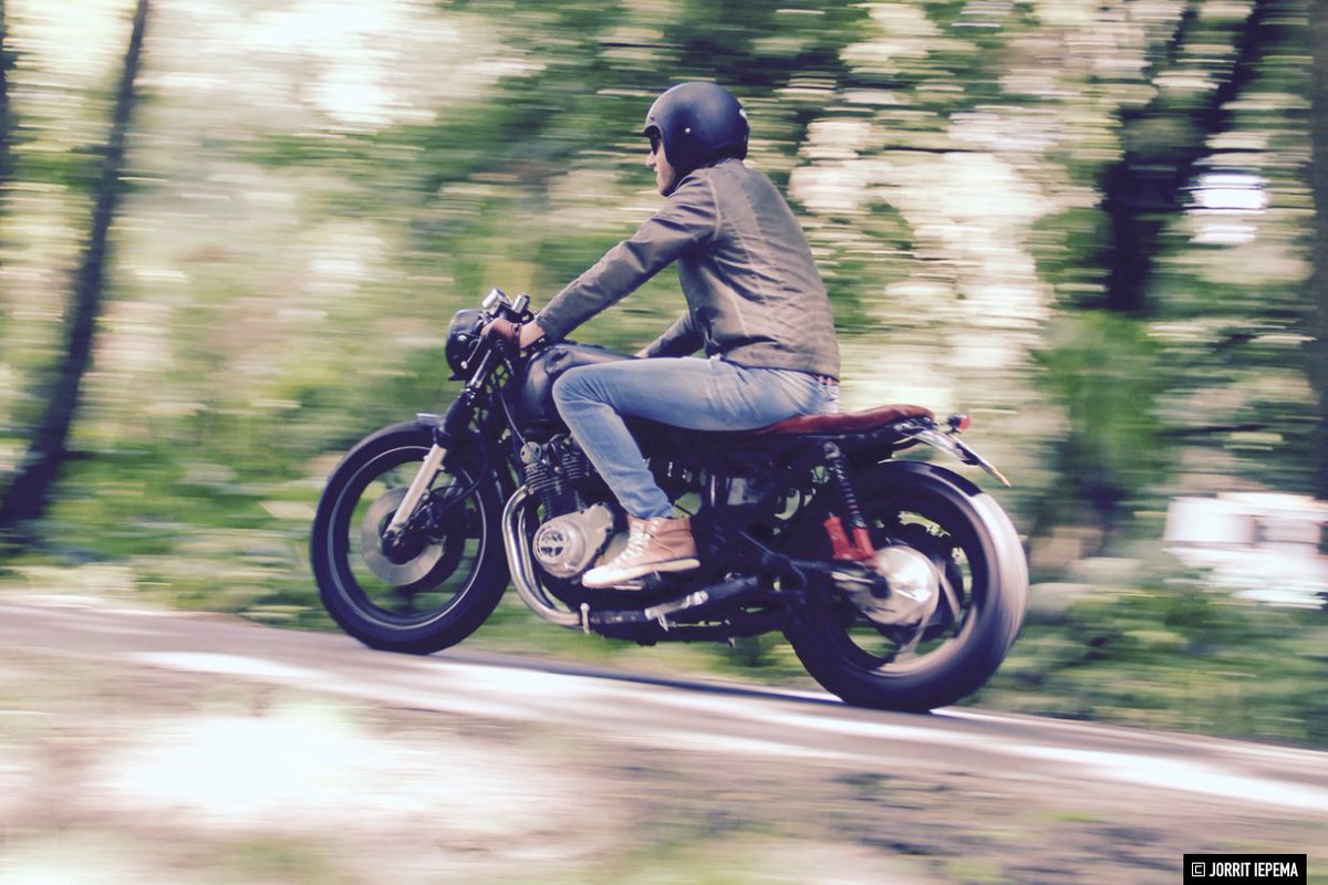 bushcraft4all's tweet photo. Great sunny weather for a cafe racer:) #caferacer #classic #motorcycle #suzuki #850cc #vintage #motor #cafe #racing #bike #photography https://t.co/lsGP59nQ0w