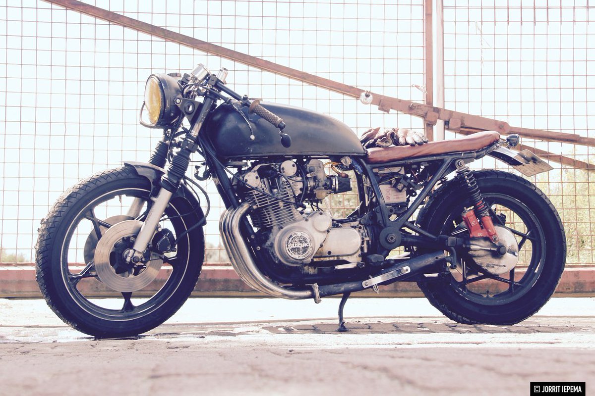 bushcraft4all's tweet photo. Great sunny weather for a cafe racer:) #caferacer #classic #motorcycle #suzuki #850cc #vintage #motor #cafe #racing #bike #photography https://t.co/lsGP59nQ0w