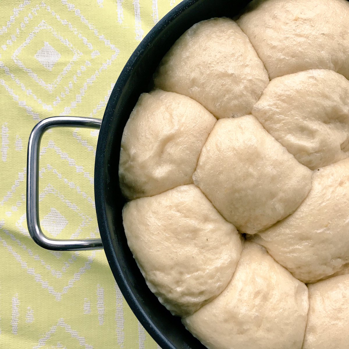 Dampfnudeln... steamed bread buns on a bed of apples