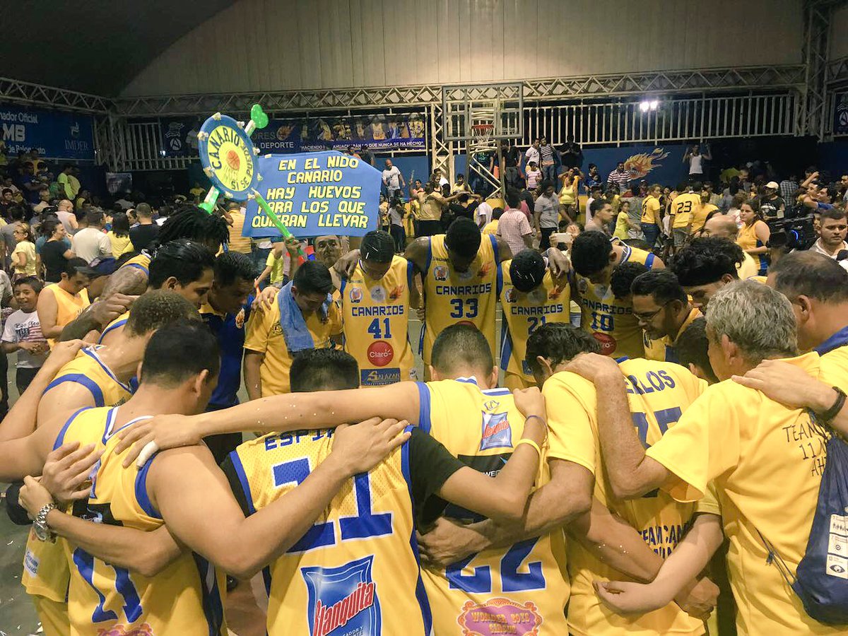 🏀 #ElClásico
🗓06/08/17
⏰ 6:00 P.M.
📍Gimnasio Los Pinitos, Ahuachapán.
📊 fibalivestats.com/u/ESBF/635479/
✅ <a href="/CD_11Lobos/">C.D Once Lobos</a> 🆚 <a href="/C11municipal/">Canarios 11Municipal</a> 

#GoCanarios