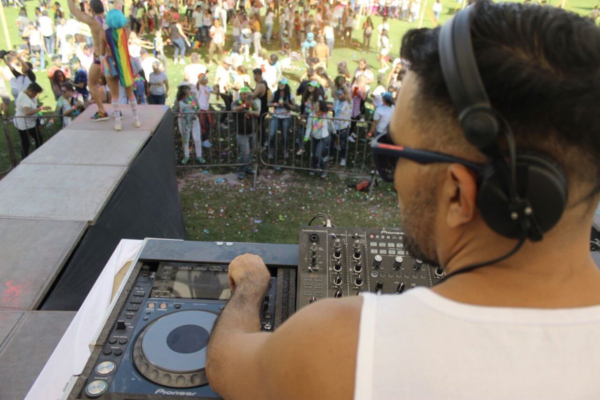 ObturadorMX_'s tweet photo. ¿Qué tal se puso el #MulticolorFest #Ayer en #Teotihuacán? Se trata del primer festival holi de la diversidad sexual #LGBTTIQ. obturador.mx https://t.co/C3CUmM0z6g
