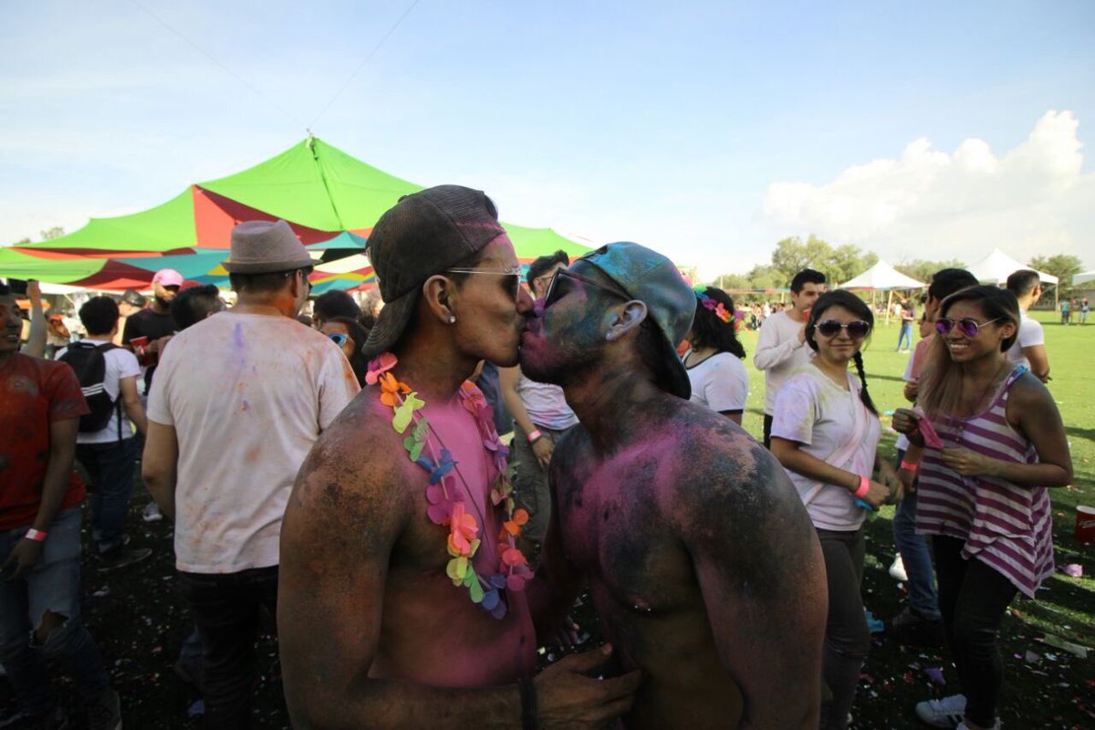 ObturadorMX_'s tweet photo. ¿Qué tal se puso el #MulticolorFest #Ayer en #Teotihuacán? Se trata del primer festival holi de la diversidad sexual #LGBTTIQ. obturador.mx https://t.co/C3CUmM0z6g