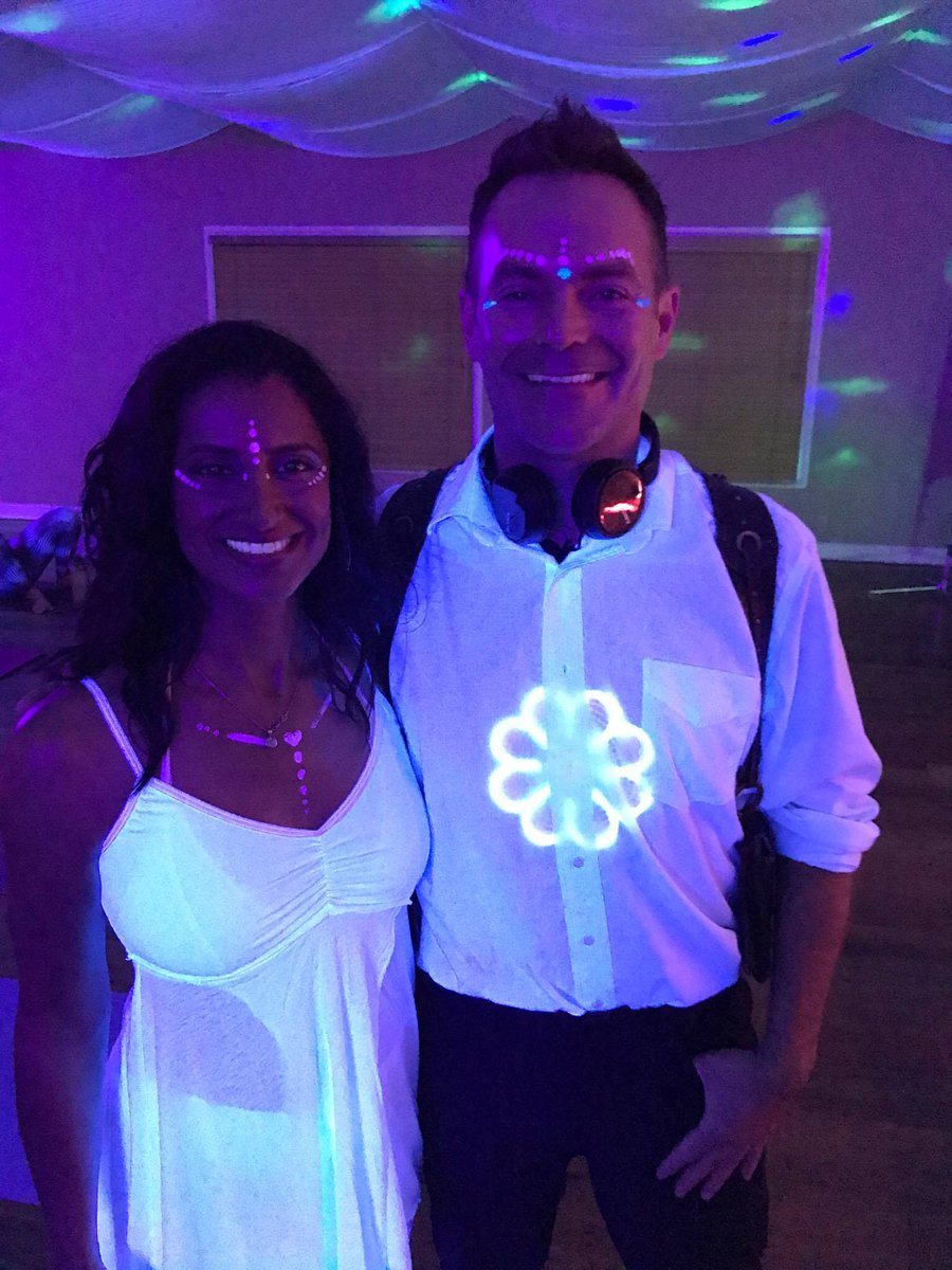DTOmusicpage's tweet photo. Aug15 #LIVE! Watch #DTOmusic+@Hemalayaa #TurnItUp! transformational #yoga #dance #music on @fox5sandiego Register: https://t.co/wVPZE2aS1B https://t.co/PBiljBQzgp