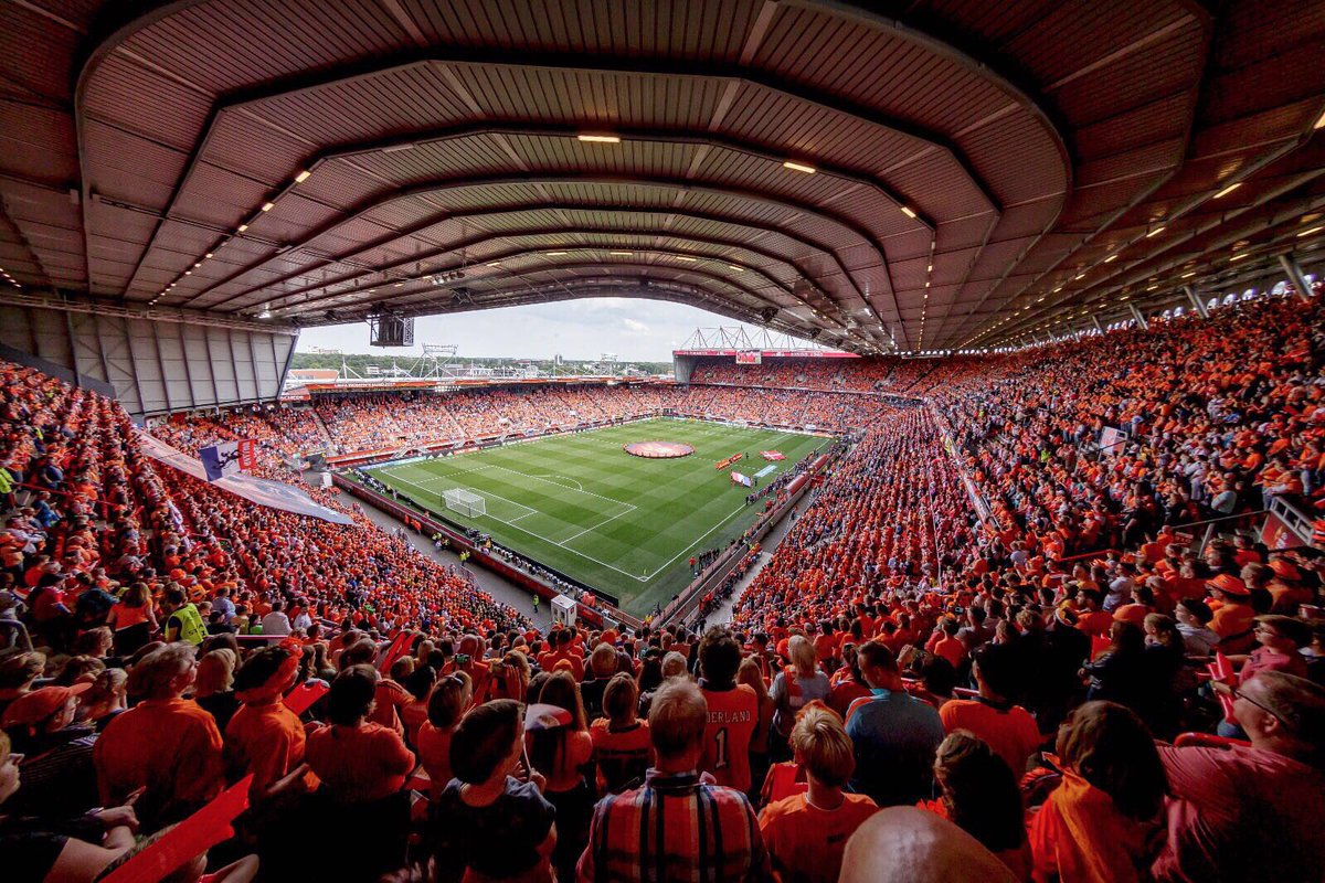 Weer een nieuw toeschouwersrecord voor het vrouwenvoetbal: 28.182! #WEURO2017 #NEDDEN