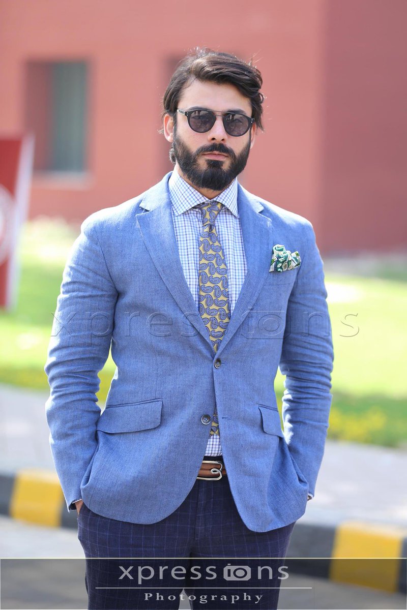 ForeverFawadFan's tweet photo. #FawadKhan at sister convocation in Lahore !
@_fawadakhan_ https://t.co/hWDv1LRnNI