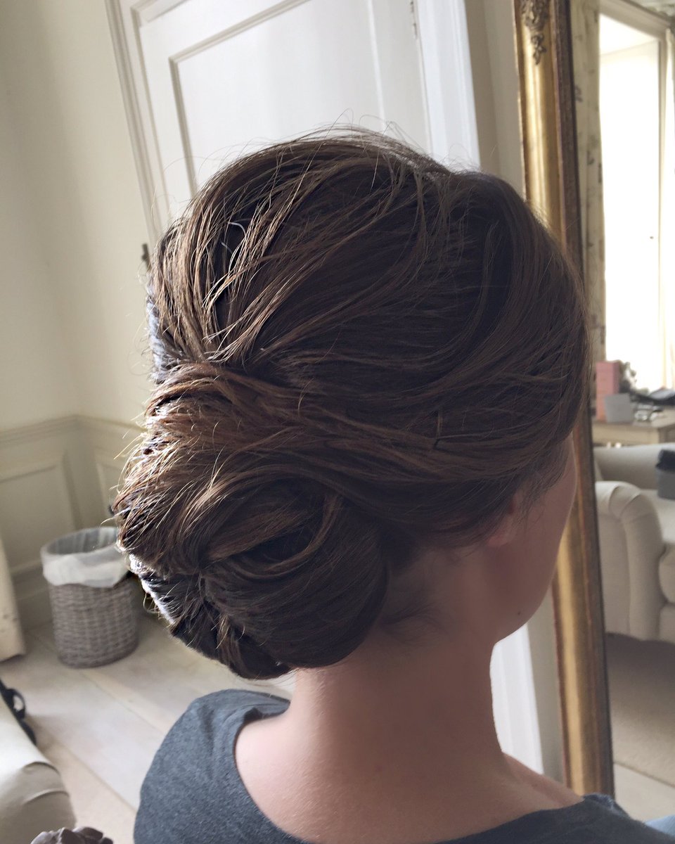A Bun Lift in 5 minutes for today's bridesmaid @pyneshouse #bridesmaids #hair #devon #weddinghair #wedding #aveda #shareaveda