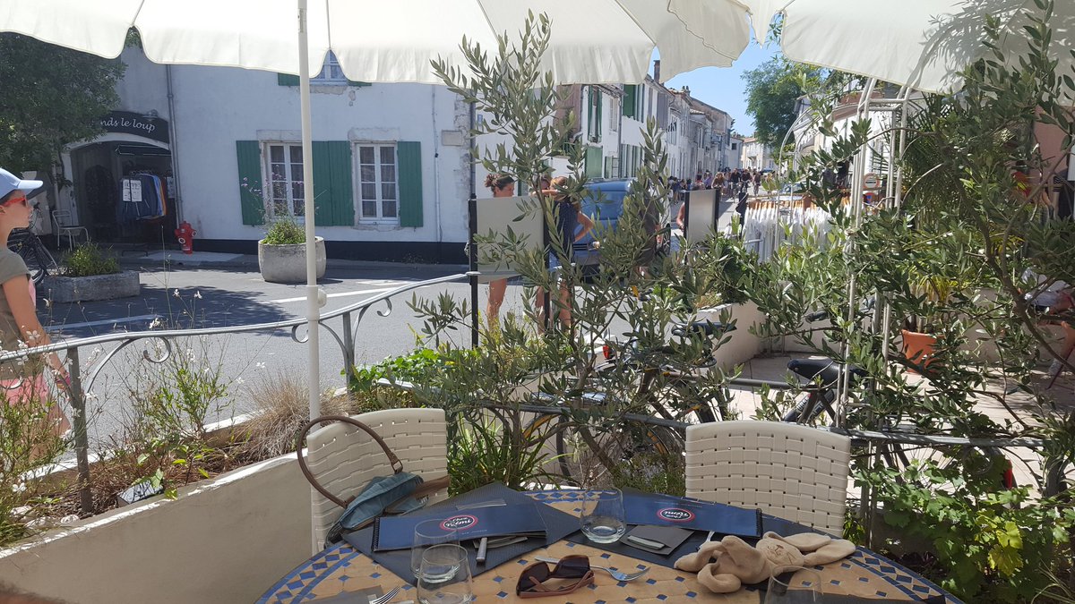 pat_valli's tweet photo. Ars-en-Re plage des conches .. petit bonheur sur l 'Ile de Ré . Bonnes vacances aux aoutiens. #iledere #Relablanche #charenteMaritime #Eté https://t.co/M0SaHvhwP1