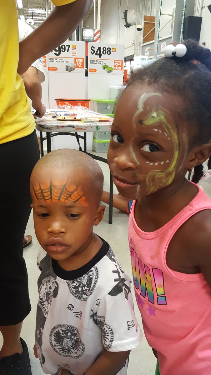 Munchie1173's tweet photo. #FacePainting #KidsWorkshop #Store0122 #SaturdayFunDay https://t.co/328TaZSeFR