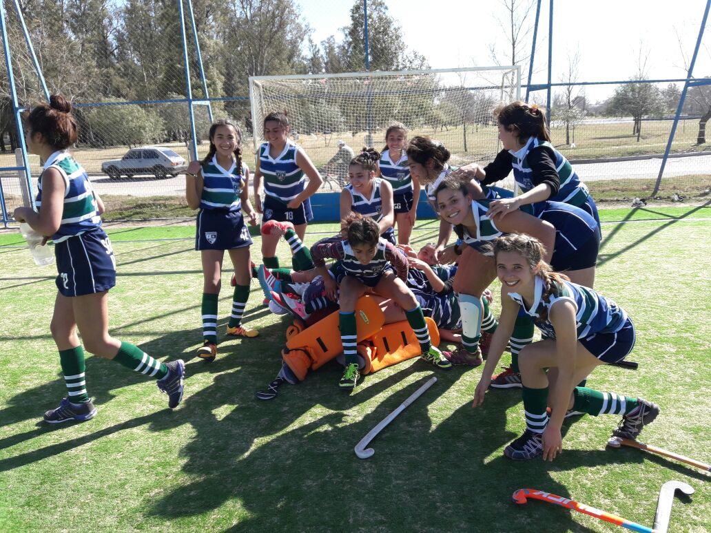 CabreraPaula17's tweet photo. El mejor equipo de todos💚💙⛳ 
@FerroNorteHC https://t.co/YkAYTU8gSS
