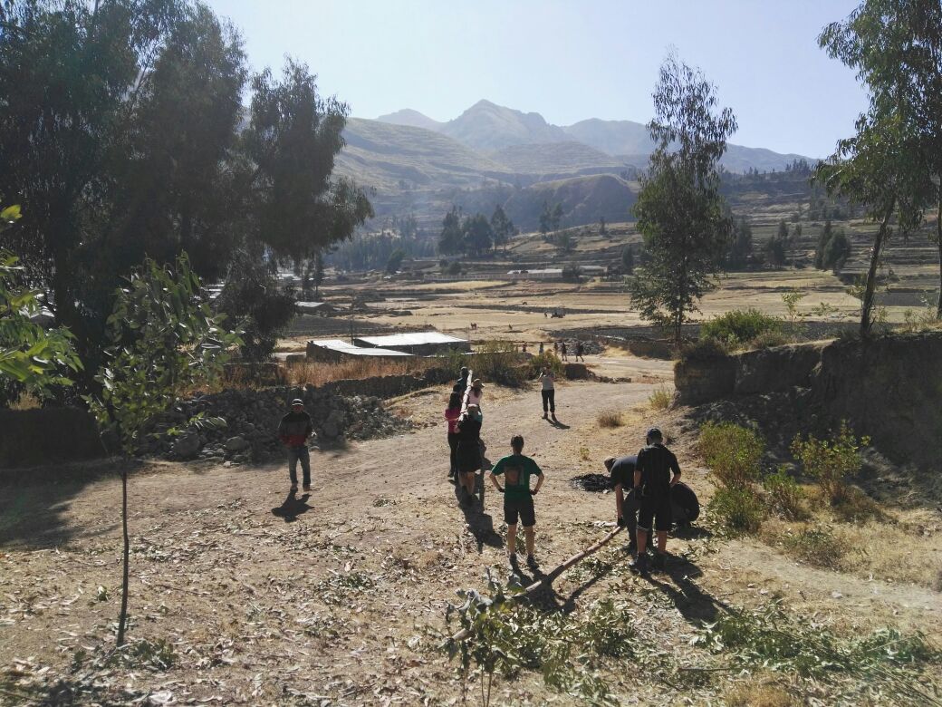 campperu's tweet photo. #TeamApu and #TeamCocoMama are working on the prenatal centre 🍼 and the communal kitchen🍽️ projects on Camp Caylloma!  🙌@CampsInt 🌍🇵🇪 https://t.co/kVgkCIjN98