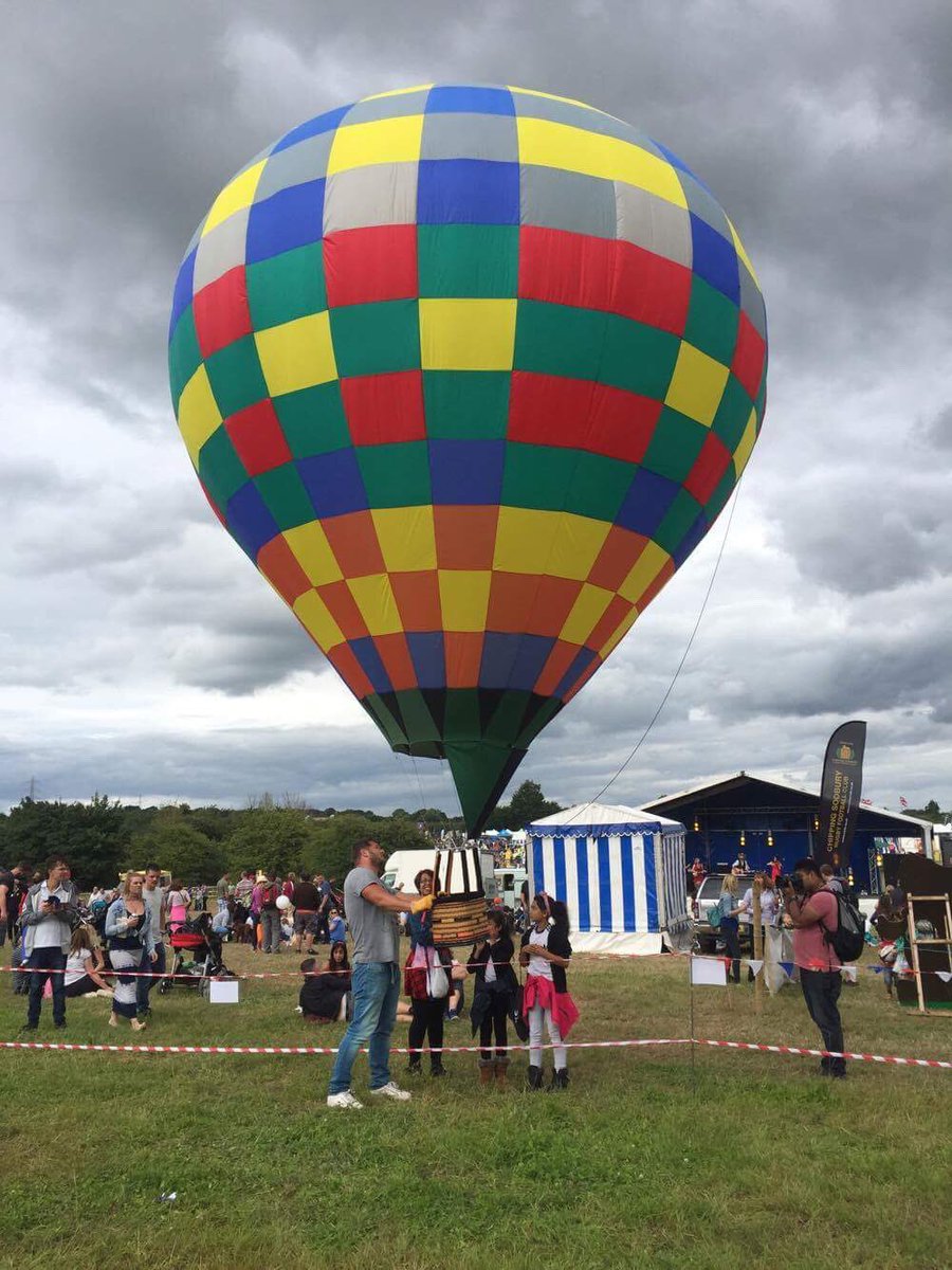 robgrez1980's tweet photo. Great afternoon @SouthGlosShow managed to meet and please the crowd whilst flying in between the gusty conditions 😊💨 https://t.co/avxHxxyDvz
