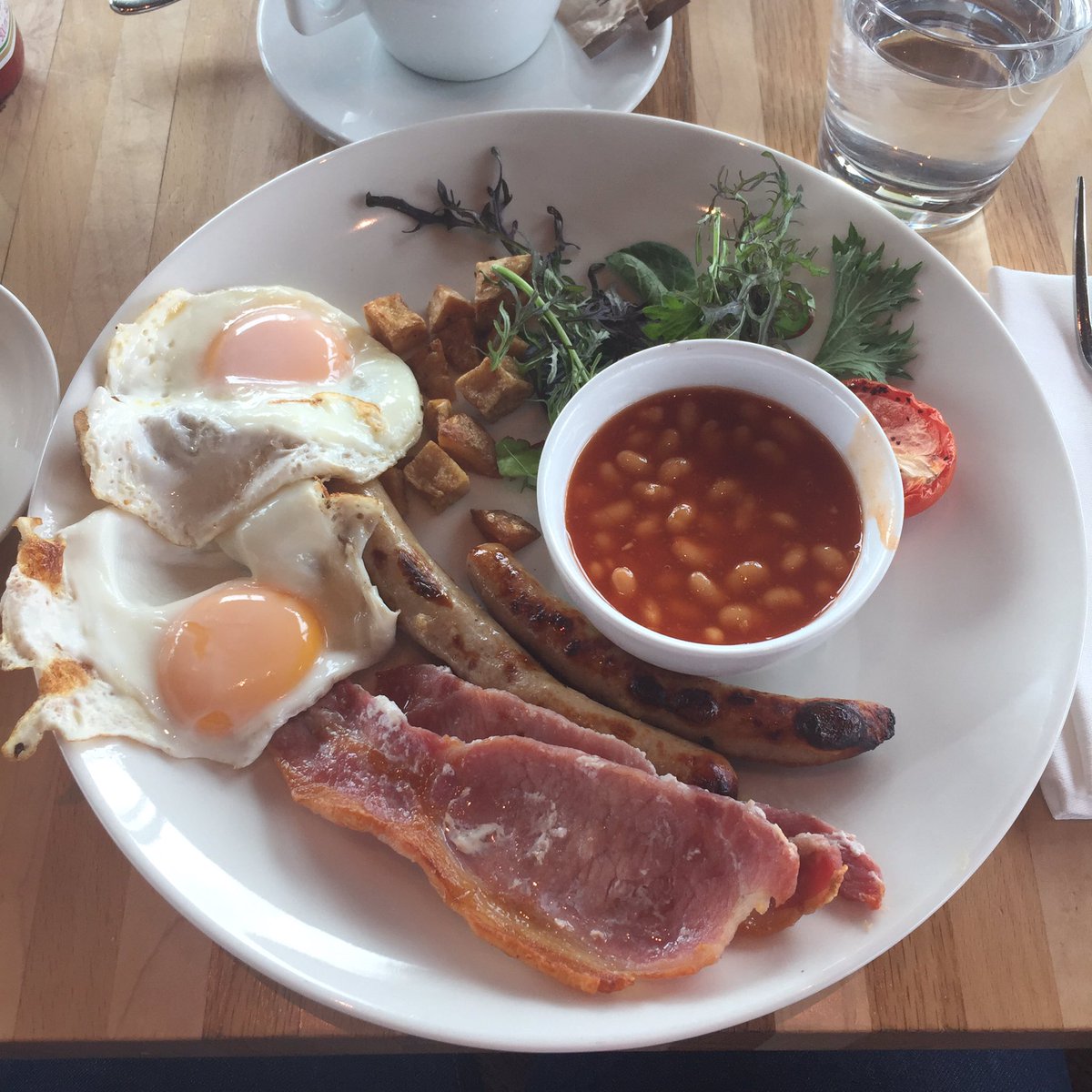 The Raeve Review tweet media