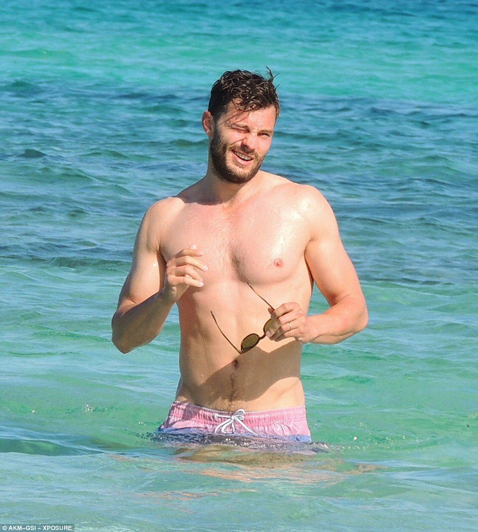 047689146's tweet photo. WOW! Soo freaking hott today! 101 degrees already!! ☀️😎🏖🏊♀️#GodBlessTexas #ThankFuckForJamieDornan #HeadedToThePool 💦 https://t.co/GmLwGnCBKz