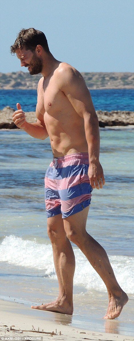 047689146's tweet photo. WOW! Soo freaking hott today! 101 degrees already!! ☀️😎🏖🏊♀️#GodBlessTexas #ThankFuckForJamieDornan #HeadedToThePool 💦 https://t.co/GmLwGnCBKz
