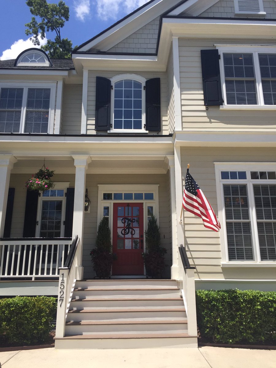Realtor_CHS's tweet photo. Open House today 12-3 Come by 1527 Capel, Mt Pleasant in Park West #TrudySellsCharleston #RealtorByDesign #WelcomeHome Inquire for details https://t.co/yBMYpN8ibc