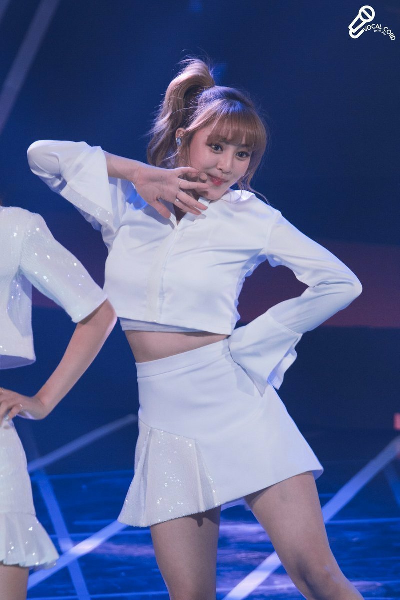 loveallidols_'s tweet photo. jihyo não é gorda, ela é linda e perfeita do jeito que é, ela merece todo o amor do mundo https://t.co/Bzx2RjaHGJ