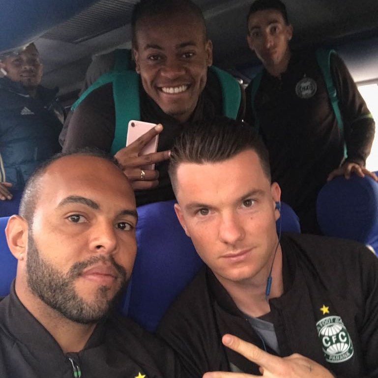 alecsandro's tweet image. Chegamos pra mais uma batalha 👊🏽