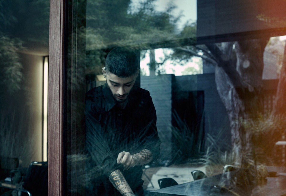 poemsforzjm's tweet photo. E.M 

#MTVHottest ZAYN https://t.co/UkAb08EImZ