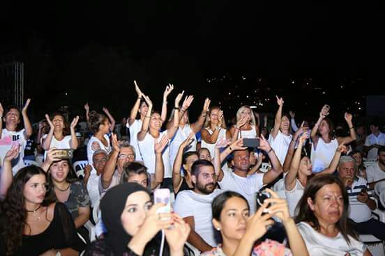 KhouryRaf's tweet photo. البوب س��ار رامي عياش في اطلالته باجمل ليلة من ليالي مهرجان الدامور https://t.co/4hTMT0UHF4