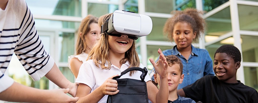 Whether you’re a student or an educator, VR (Virtual Reality) is likely to be a part of your future: hubs.ly/H08fL5f0 by <a href="/envisionexp/">cheniosworld</a>