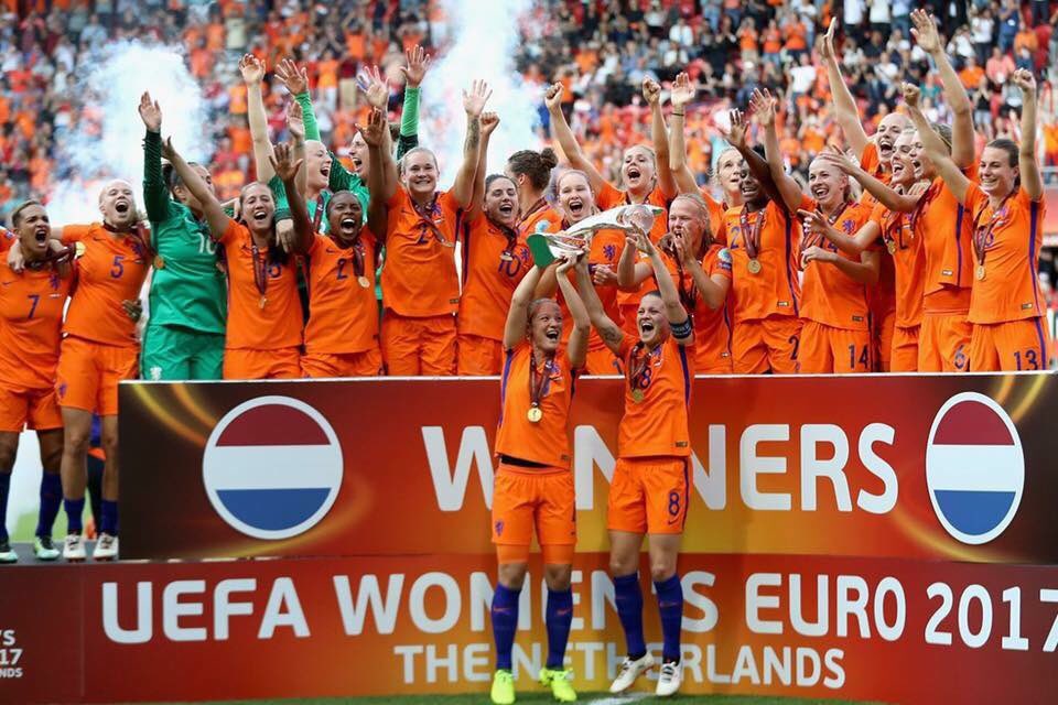 mirtjas's tweet photo. Fière!!!!! L'équipe du foot féminin des PaysBas a gagné la finale de la Coup d'Europe aujourd'hui avec 4-2 contre le Danemark! 💪🏼💪🏼💪🏼#MSMPB https://t.co/yX1Cb0d8jk