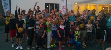 Maandag 14 aug. komt Henk Pieterse weer een basketball-clinic verzorgen;  18.30 uur op het marktterrein bij Sporthal De Wielewaal.