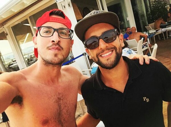 AdoptadaBarone's tweet photo. salvo_ptr: Bella fratè 😁👍🏻#ilvolo #lui #io #sicilianboys #sicilia #sicily #bellaaa #mare #famous #singer #cantante #famoso #sea #boys https://t.co/YjUg7ckRCL