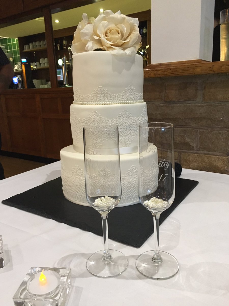 BaileyMadeGifts's tweet photo. Off to a #wedding? Our personalised #champagneflutes, engraved with the couple's new name and their wedding date, make a lovely gift! 💍🎩 https://t.co/zhsLhOS4Fd