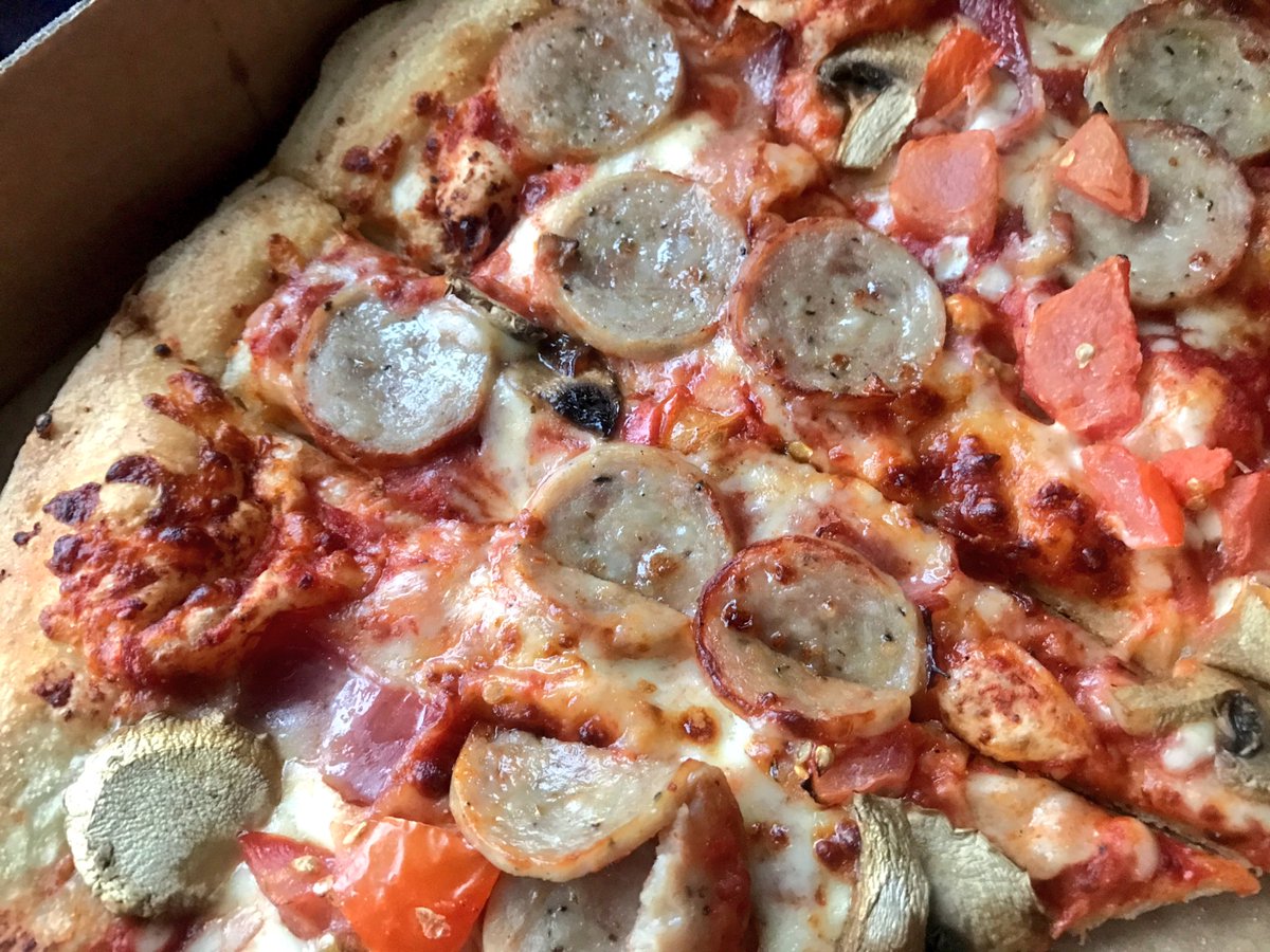 emmahayes1234's tweet photo. What sort it pizza slice witchcraft is this?! #Dominos #doninospizza #tinyslice @dominos #pizza #slice #tiny https://t.co/FqQGfKjKpl
