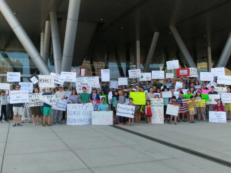 Vincent_usa22's tweet photo. #noprofiling AsAm protests against #AsianSegregation #racialprofiling #racism @FoxNews @NCSLorg 08/06 425 Summer St https://t.co/lNrNbsV85n