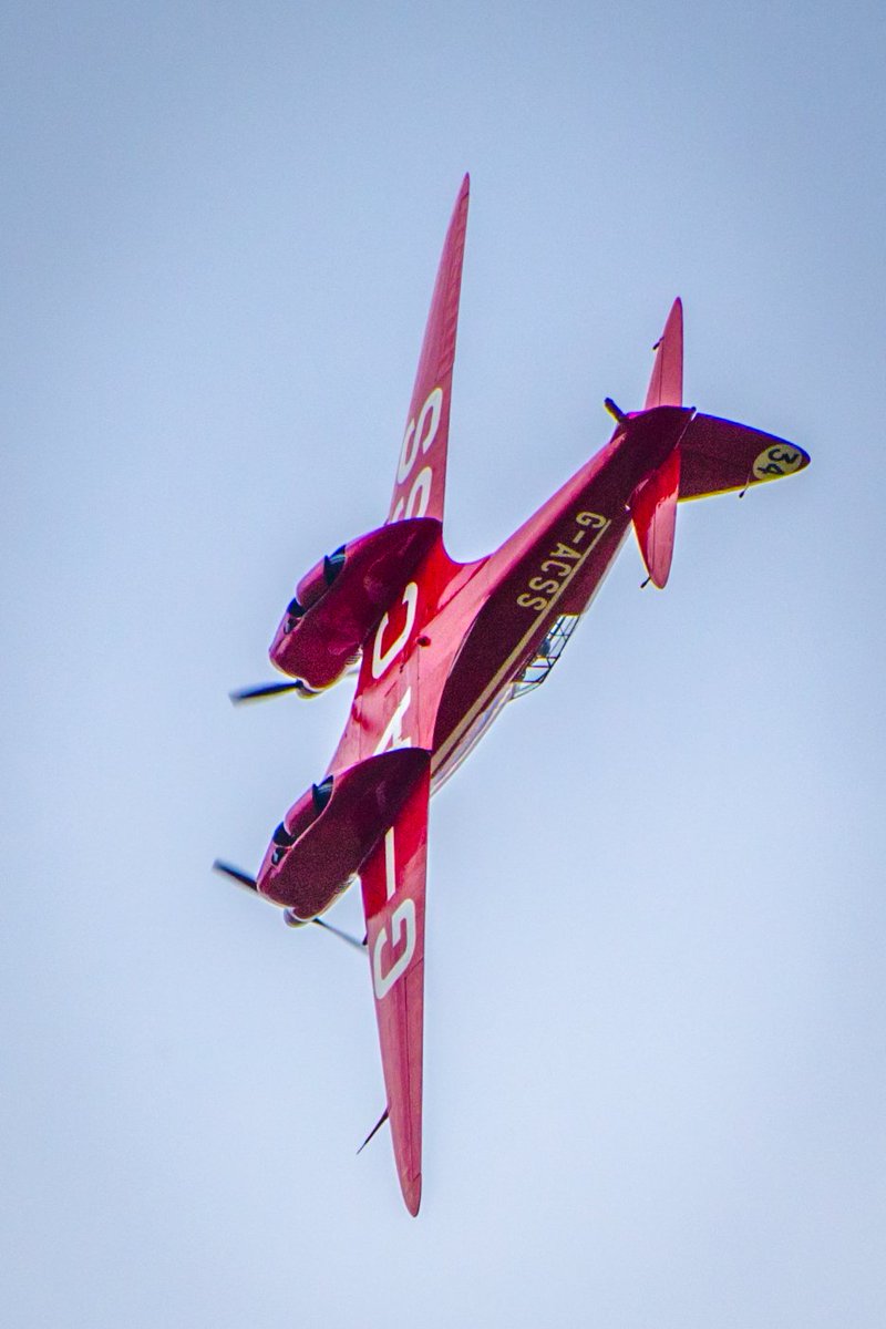 asangeek's tweet photo. Few more reds and a Comet over @Shuttleworth_OW #edwardianpageant https://t.co/FvaTGYGFQJ