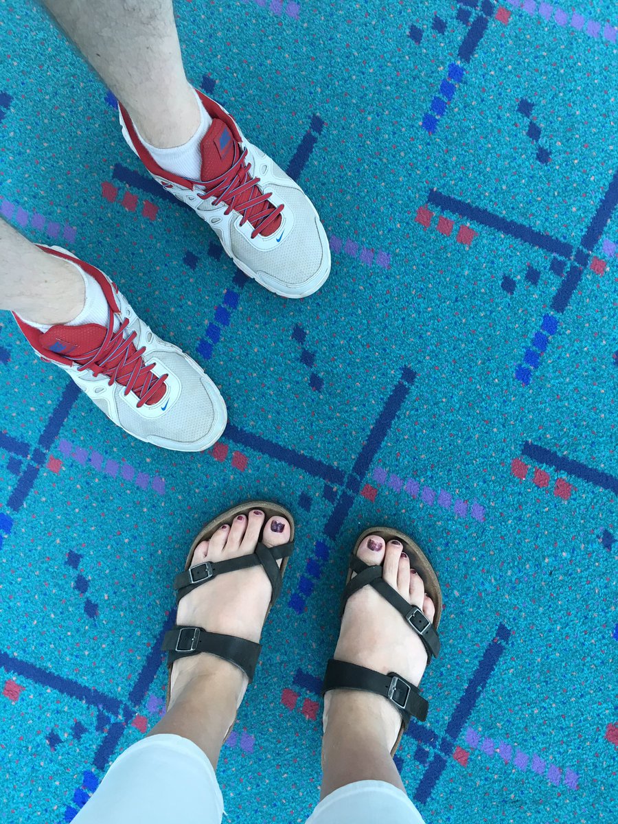 StephanieFoerst's tweet photo. Love & Squalor's final pic of this tour. Stay tuned for future dates! #pdx #pdxcarpet #hewassmiling #withhisfeet https://t.co/bRVdCLnUHy