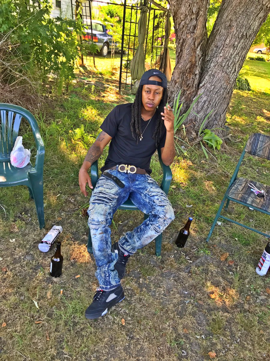 FeFetti's tweet image. Gifted with the hands like CARSON, young gifted with the grams I can pitch it hand to hand NO PROBLEM‼️🤑😝😜😛