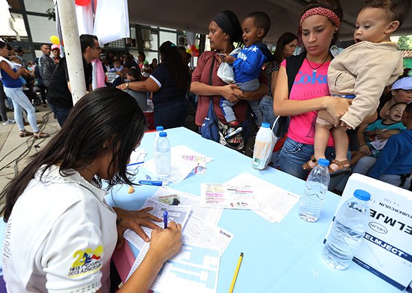 #EnVivo <a href="/LuisLopezPSUV/">Luis López</a>: En octubre vamos con el plan de vacunación en las escuelas #DomingosConMaduro92