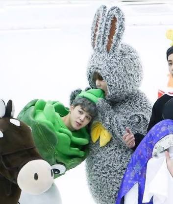 jk_thebrat's tweet image. I see no difference #정국이 #근육토끼