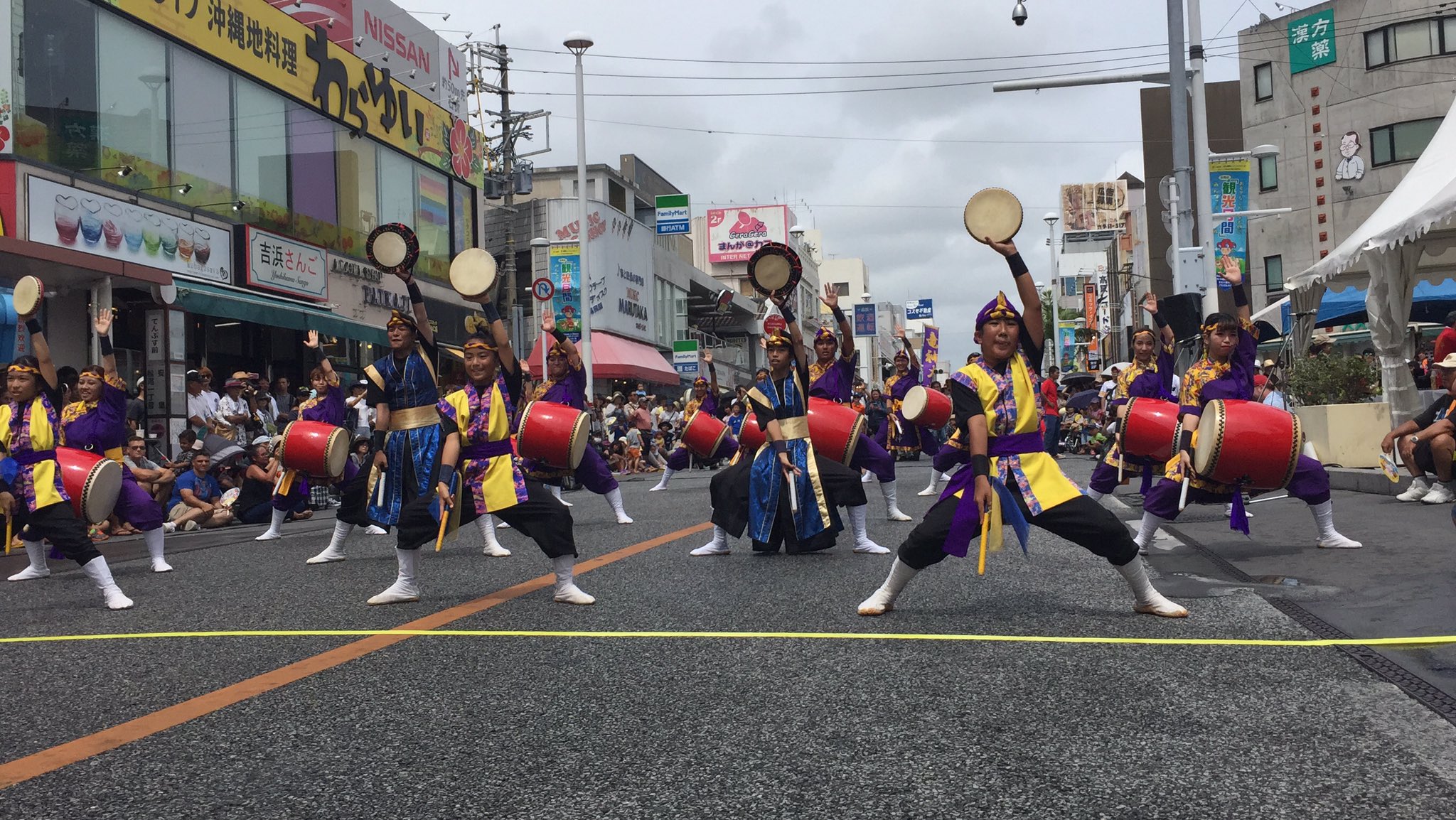 創作エイサー団体 竜神太鼓 昨日は1万人エイサーで演舞しました たくさんの方にみてもらえて そして盛り上がってもらえて とても嬉しかったです ありがとうございました 沖縄 糸満 創作 エイサー 創作 エイサー 竜神太鼓 1万人 創作エイサー団体 竜神太鼓 昨日は1万人エイサーで演舞しました たくさんの方にみてもらえて そして盛り上がってもらえて とても嬉しかったです ありがとうございました 沖縄 糸満 創作 エイサー 創作 エイサー 竜神太鼓 1万人