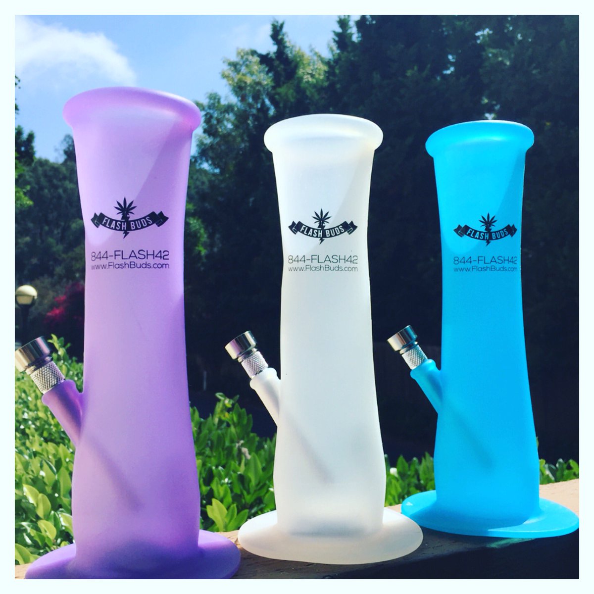 FlashBuds's tweet photo. #sundayfunday special!!! Order a #mmjdelivery and you can add on a #flashbuds silicone water pipe for only $20!! https://t.co/pHugVypmsP