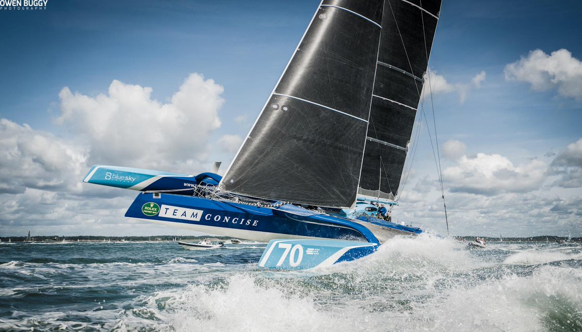 sailorgirlHQ's tweet image. Stunning shot of @TeamConcise for the #rolexfastnetrace start at the @isleofwightuk this morning by Owen Buggy. #SailFast ⛵️📸🇬🇧
