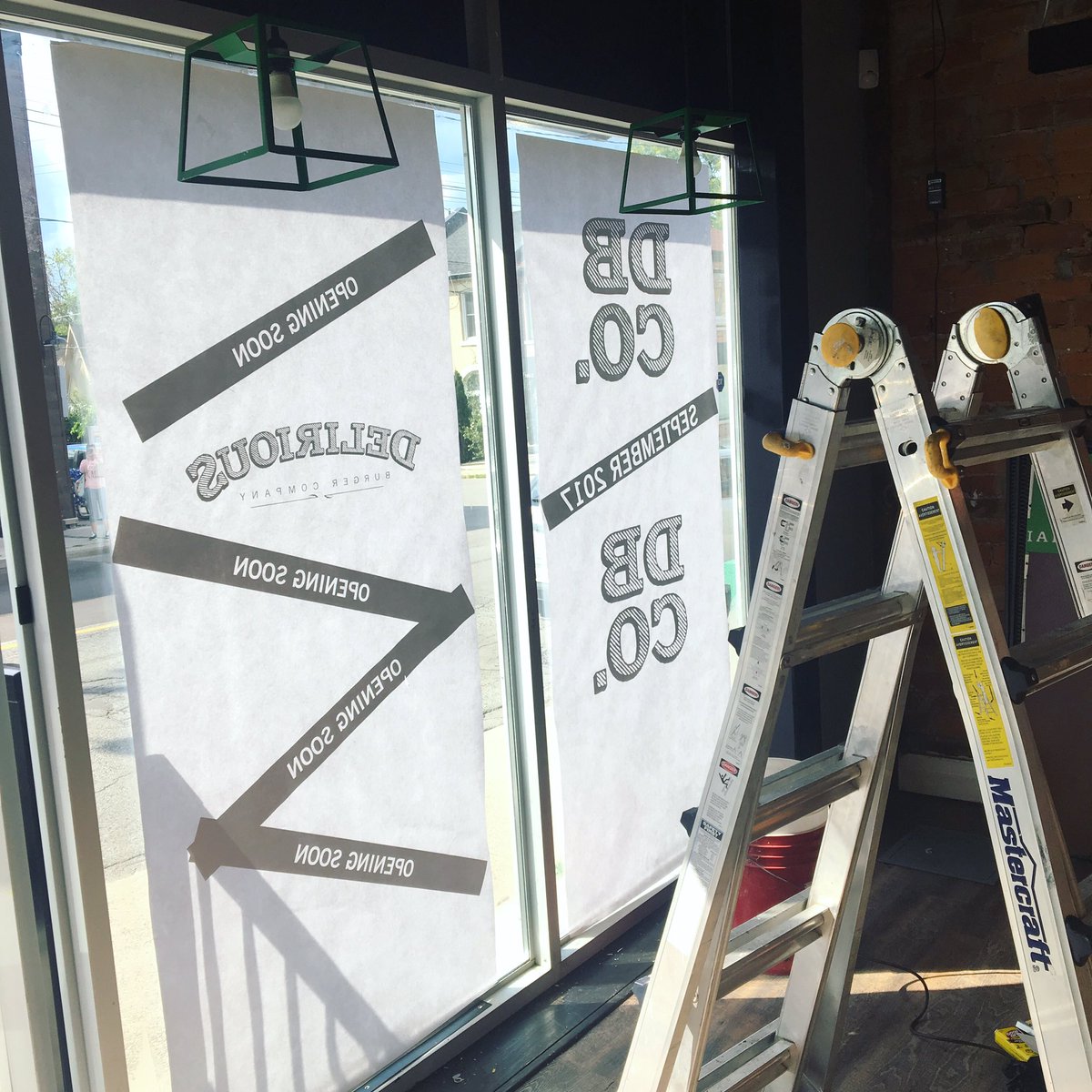 Headaches 2x eh <a href="/MrsDBCo/">Christine Greco</a>?! Here we come Locke St 🍻 #hamont #theregoestheneighbourhood