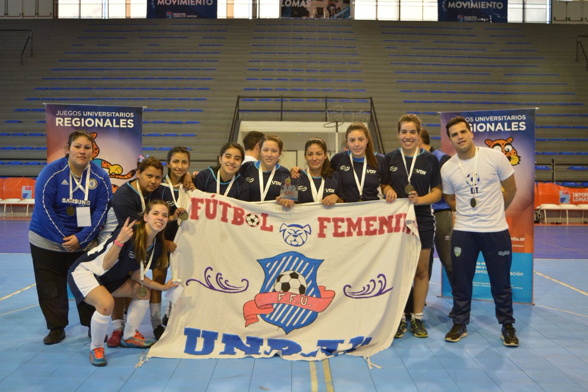 UNLZoficial's tweet photo. Las chicas también recibieron sus medallas. Así quedó el podio:
🥇@UNQoficial
🥈@UNDAVOFICIAL
🥉#ISFD101
¡Felicitaciones!
#Futsal #JUR2017 https://t.co/bcGDFKHAqu